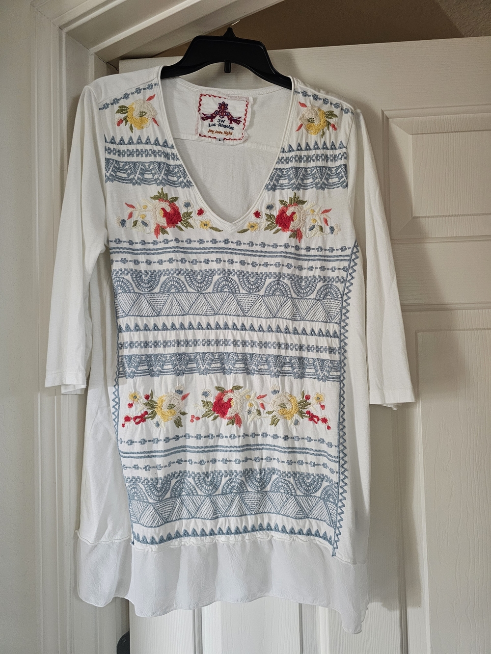 Johnny Was White Embroidered V-Neck Women's Top with Floral Accents